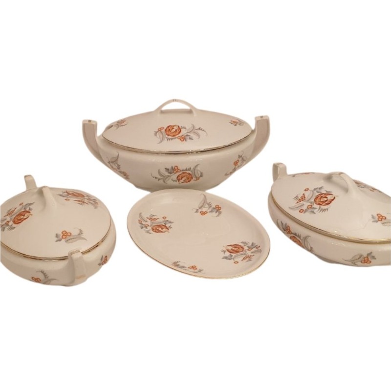 Een 4-delig serveerservies van Puls, Empire. Bestaande uit een soepterrine, twee dekschalen en een vleesschaal, van Puls.