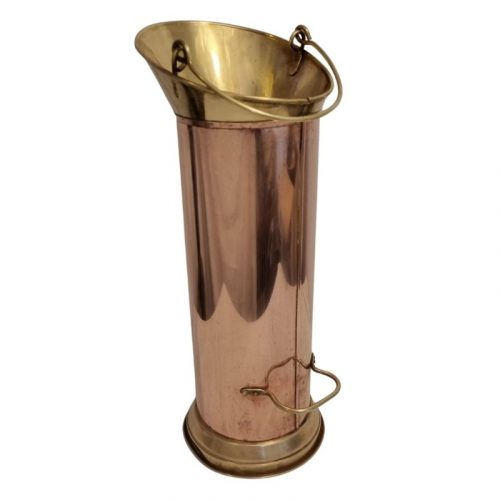 Vijf liter maatkan koper. Hele mooie maatkan voor 5 liter van koper of messing. De een beweert dat ie voor olie is. De ander zegt melk. 54hg