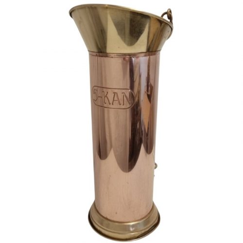 Vijf liter maatkan koper. Hele mooie maatkan voor 5 liter van koper of messing. De een beweert dat ie voor olie is. De ander zegt melk. 54hg